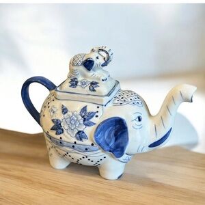 Vintage Porcelain Oriental Elephant Teapot Blue White